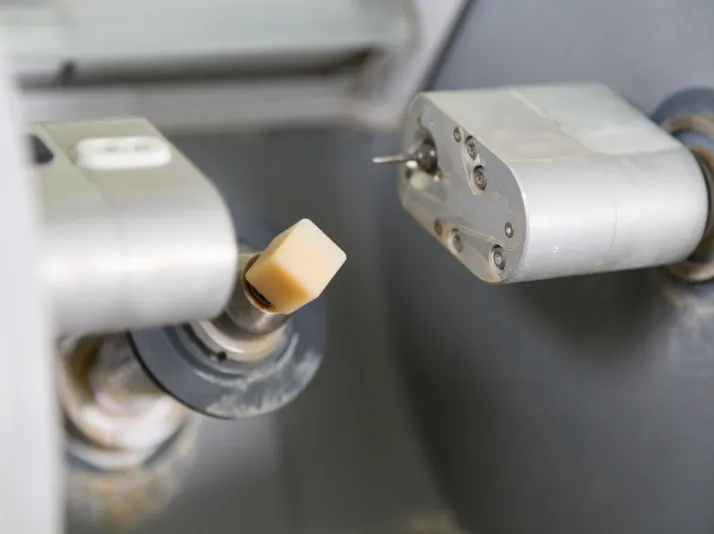 Incrustations CEREC : simples, solides et esthétiques